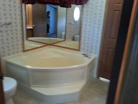 Large master tub for two
