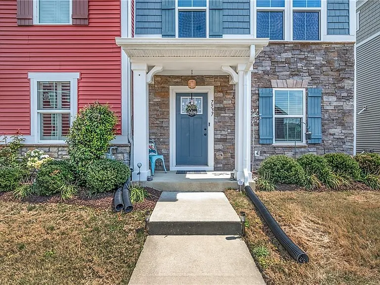 7537 Luminary Dr — Photo 2