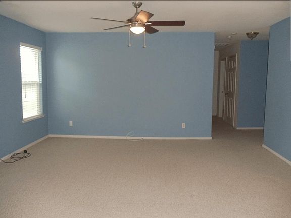 5th image of 2907 N Barton Ave