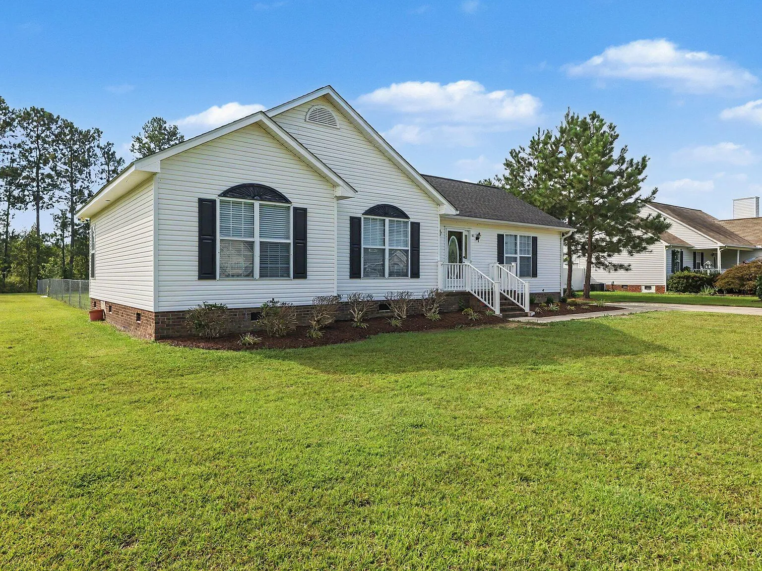3 bed, 2.5 bath, 1484 sqft, $1,750 — Photo 4