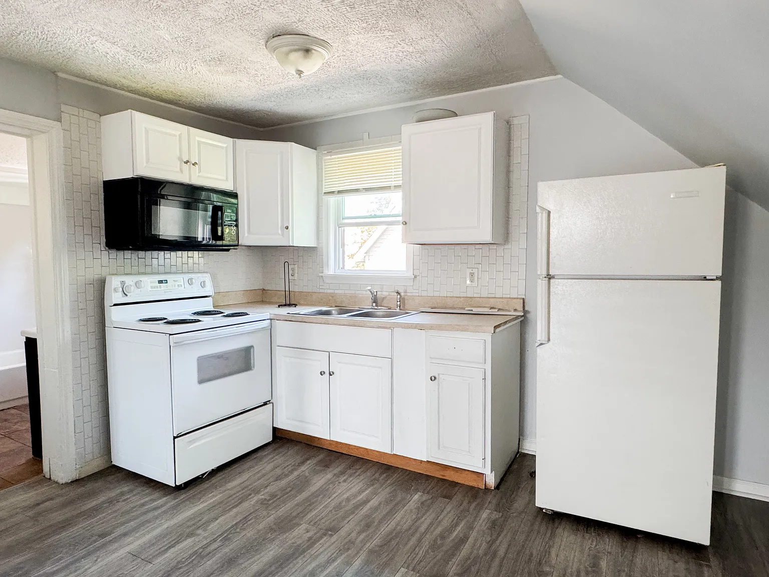 3153 W 106th Street — Photo 2
