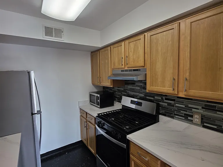 7430 Boulevard East #4A — Photo 17