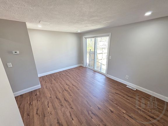 4th image of 2 Larchmont Ave #12
