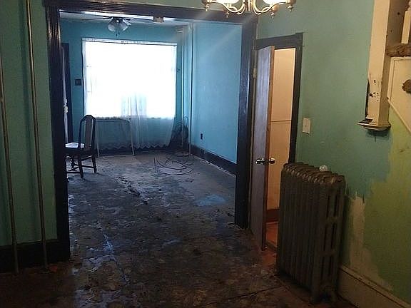 4th image of 125 East Ave