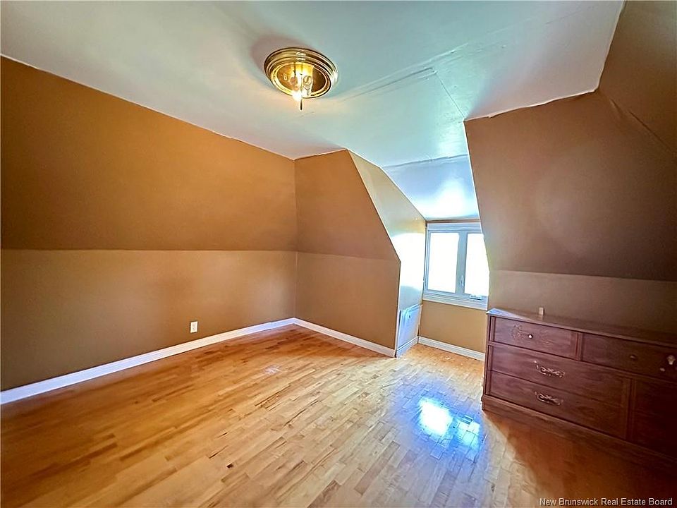 22nd image of 233 Hilldale Rd