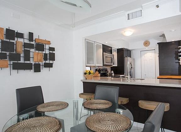4th image of 555 NE 15th St APT 17G