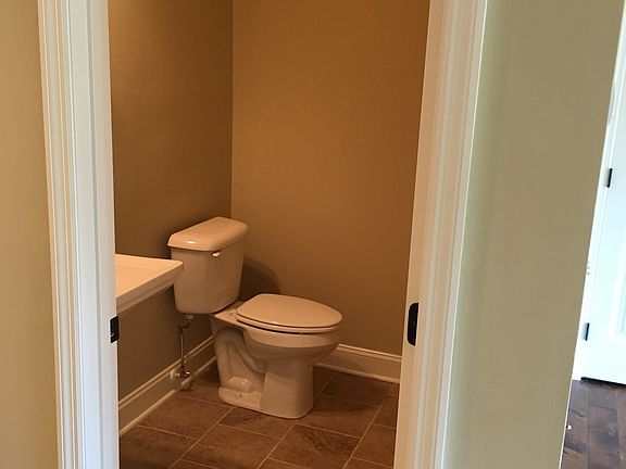 3rd image of 350 Parkview Pl