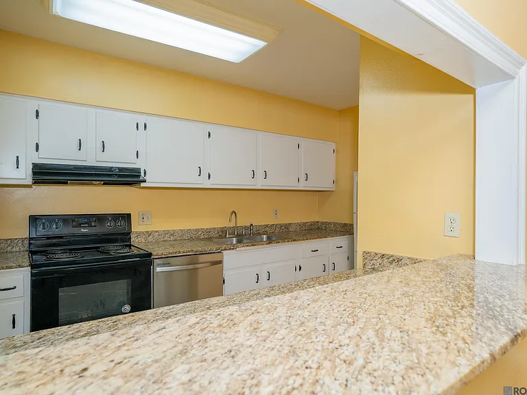 4630 Southpark Dr — Photo 6