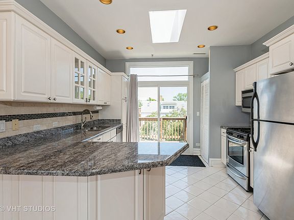 5th image of 1756 W Ainslie St #3