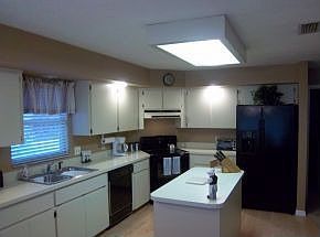 5th image of 321 W Sugarberry Ln
