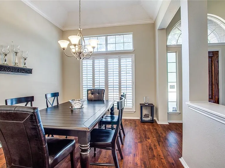 1405 Newbury Ln — Photo 11