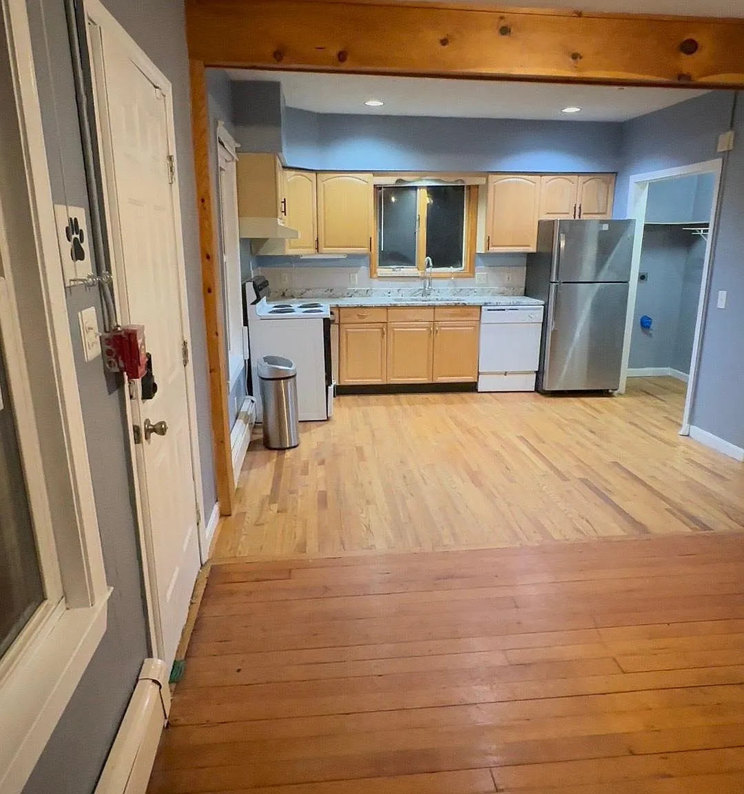 313 Estes St — Photo 1