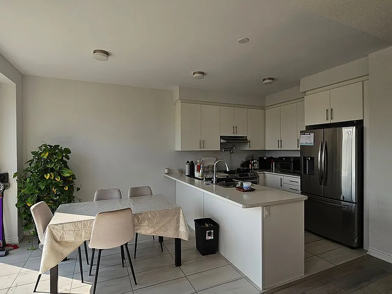 1084 Lockie Dr — Photo 5