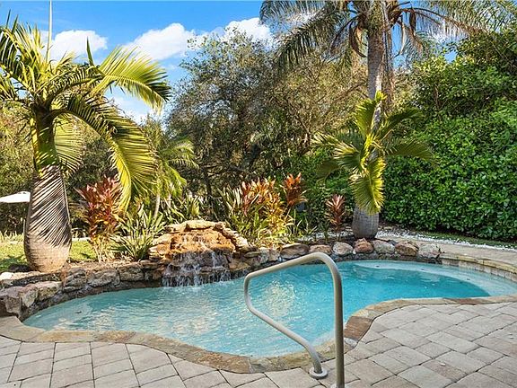 4th image of 9230 Estero River CIR