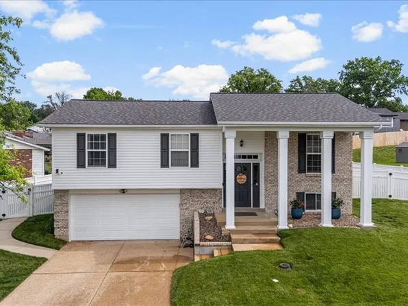 2845 Windford Dr, Saint Louis, MO 63129