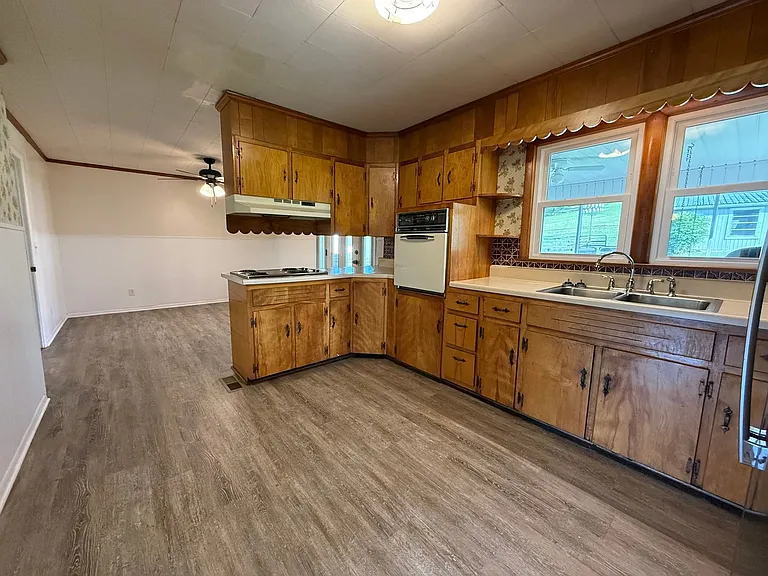 2459 Middlesettlements Rd — Photo 10