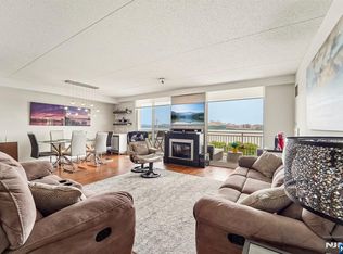 1077 River Rd APT 903, Edgewater, NJ 07020