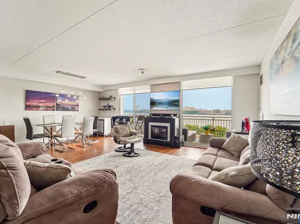 1077 River Rd APT 903, Edgewater, NJ 07020