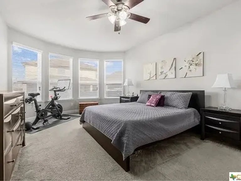 807 Old World Dr — Photo 12