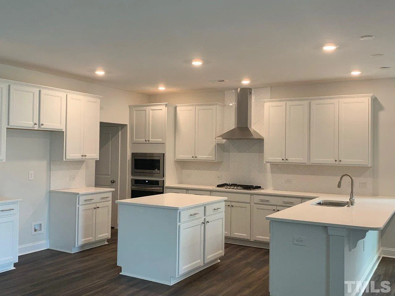 5 bed, 2562 sqft, $3,000 — Photo 3