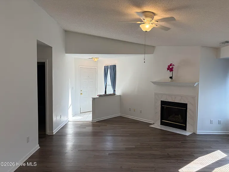 2591 Thackery Rd #E — Photo 18