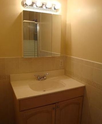 4th image of 2609 Bay Dr