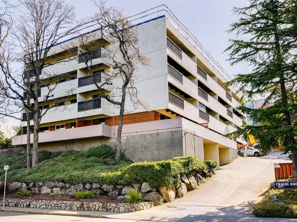 3277 Glasgow Ave #307, Saanich, BC V8X 1M3