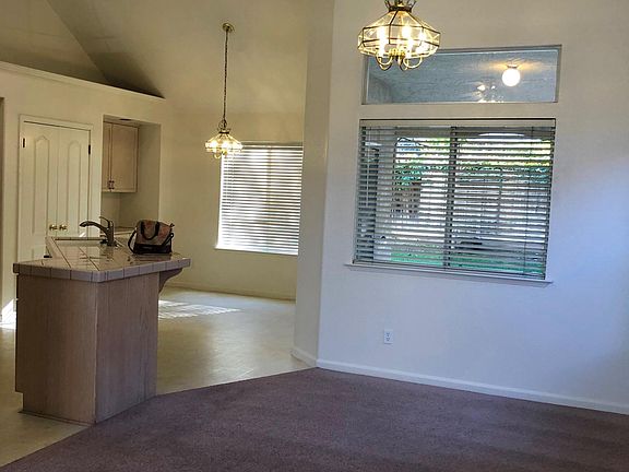 5th image of 2207 E Ryan Ln