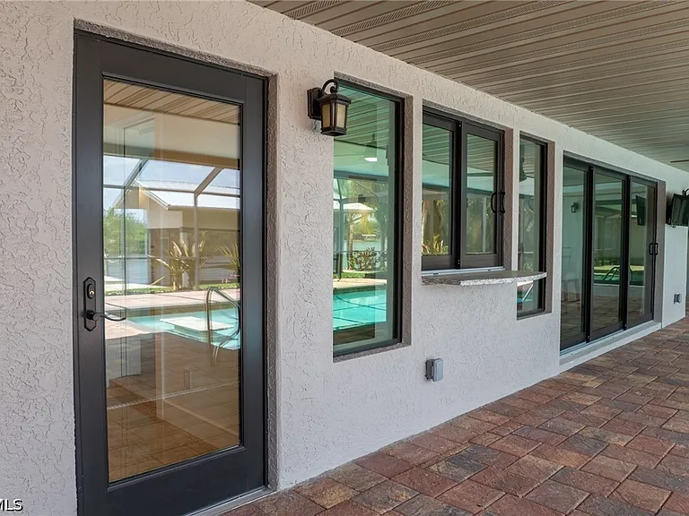 14562 Riverside Dr — Photo 4