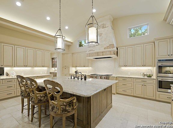 5th image of 140 Turnberry Way