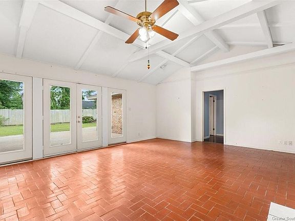 3rd image of 925 Terry Ln