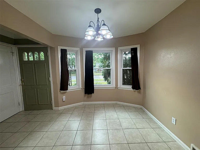 15801 Centralia — Photo 6