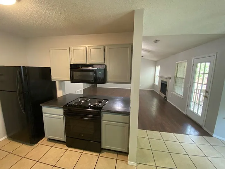 3194 W Parkway Dr — Photo 6