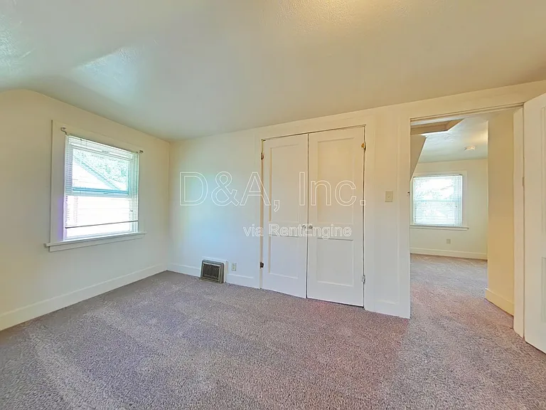 337 NW 23rd St — Photo 10