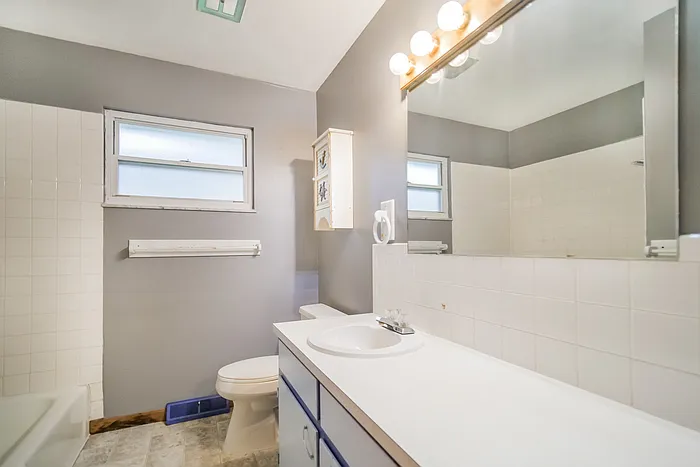 646 Madison Ave — Photo 10