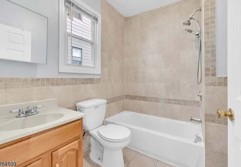 110 S Devine St — Photo 9