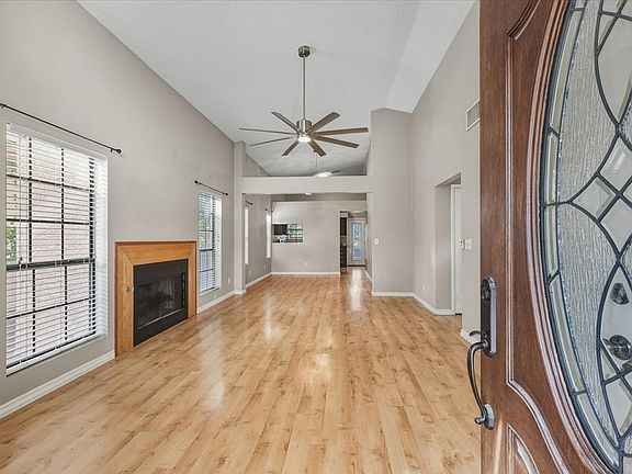 3rd image of 4909 Fiesta Lakes St