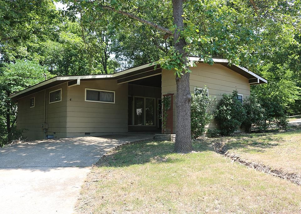 1st image of 4 Brompton Dr