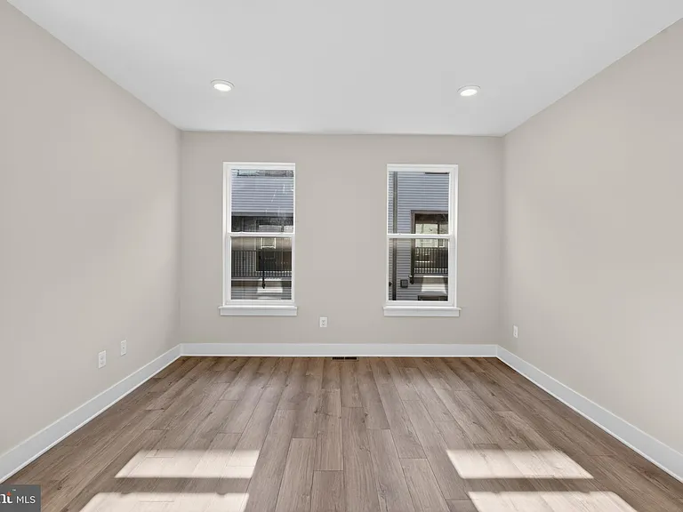 2507 Light St — Photo 32