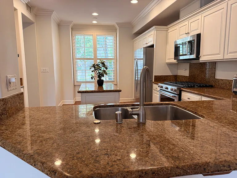 6824 Draper Ave — Photo 4