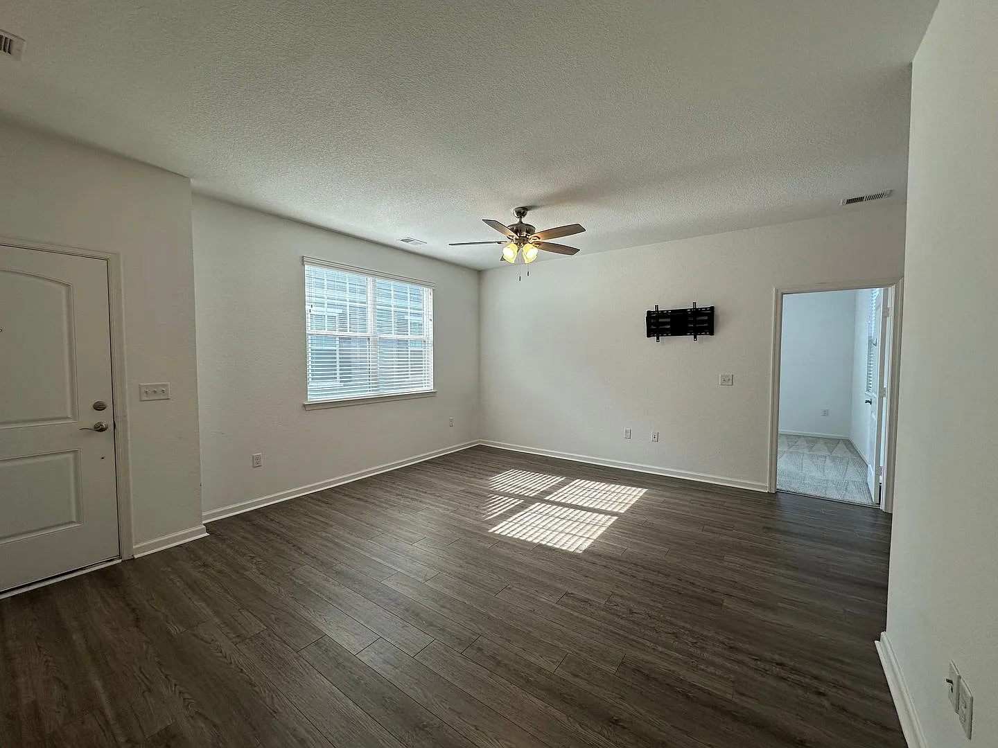 Room to Spread Out! Spacious 2-Bedroom Condo with Flex Room & Dual En-Suites — Photo 4