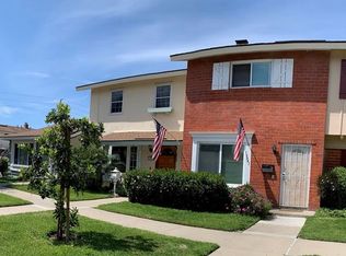 19941 Piccadilly Ln, Huntington Beach, CA 92646