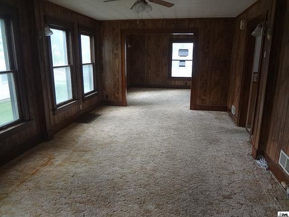 3rd image of 36 Wood St