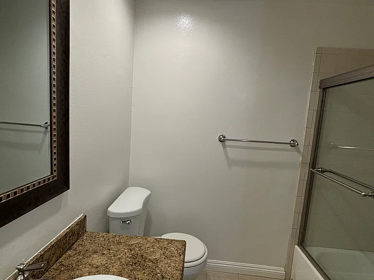 350 S Oakland Ave — Photo 4