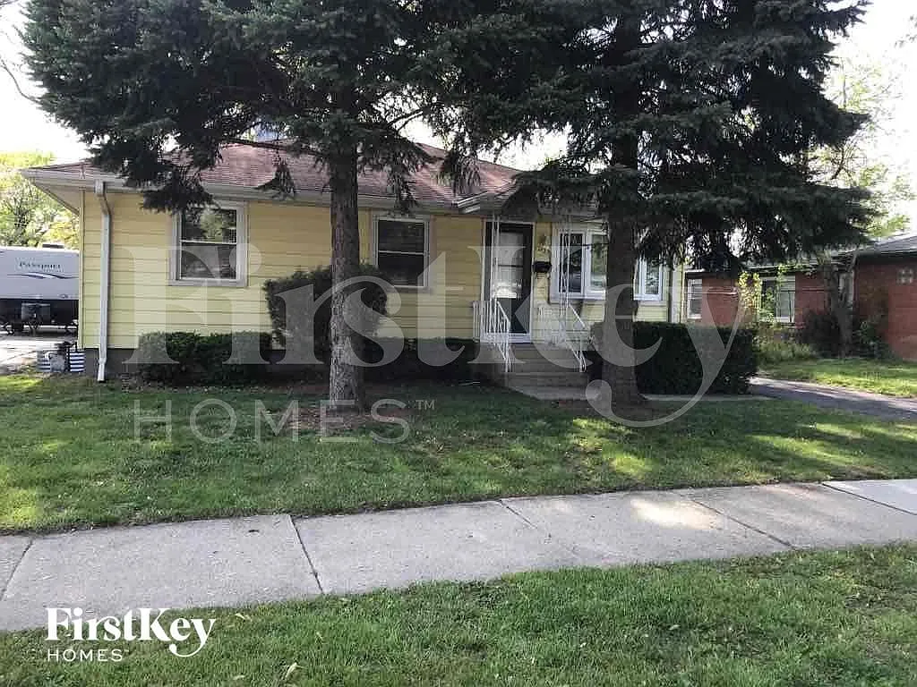 17422 Community St photo 1