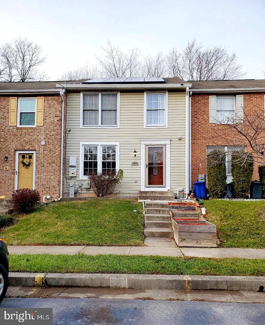 3 bed, 2.5 bath, 1720 sqft, $2,450 — Photo 2