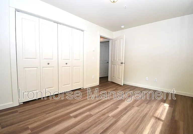 807 W Villard St #13 — Photo 14