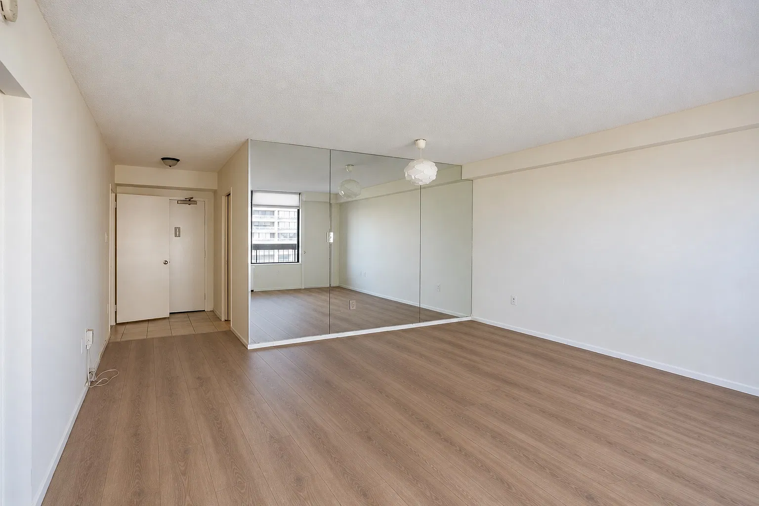 3705 S George Mason Dr — Photo 2
