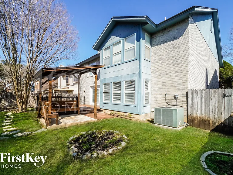 14219 N Hills Village Dr — Photo 15