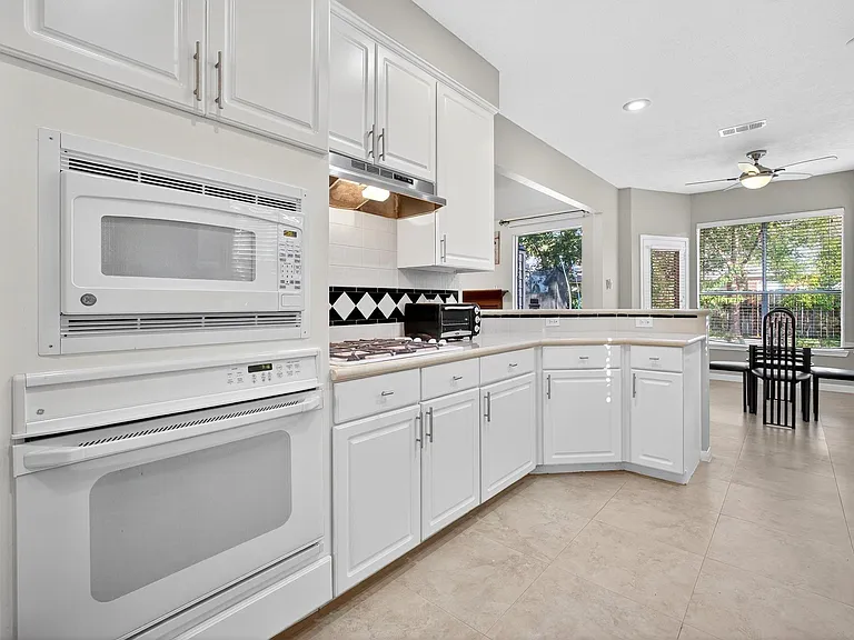 18502 Berry Leaf Ct — Photo 10